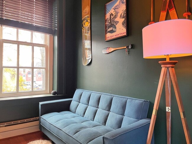 Building Photo - Downtown 1BR + Home Office | Parking Included | $500 Off - Near Betty's!