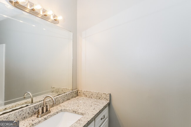 Building Photo - 7383 Fernwood Dr