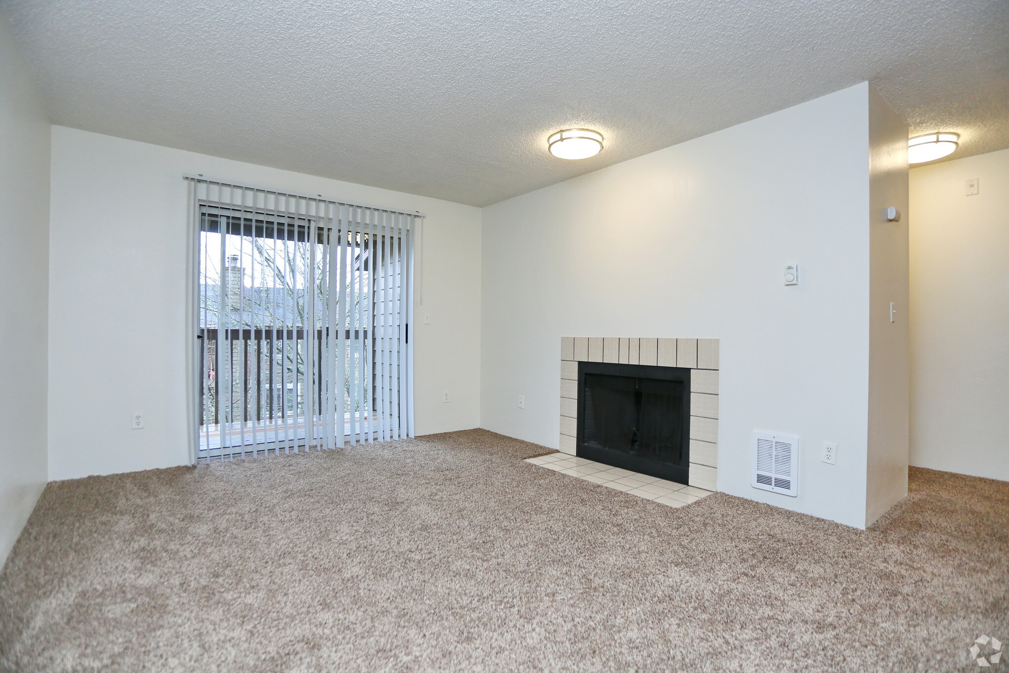 2BR, 1BA - 862 SF - Sunset Park Apartments