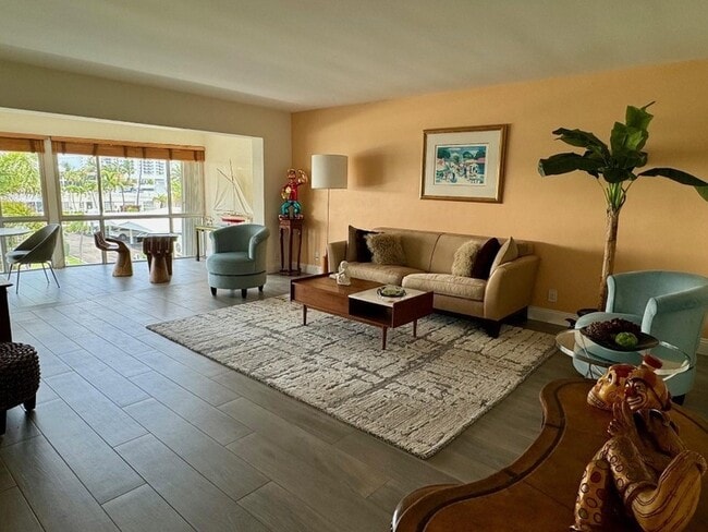 Building Photo - 3051 NE 47th Ct