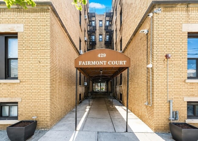 Building Photo - 429 Fairmount Ave