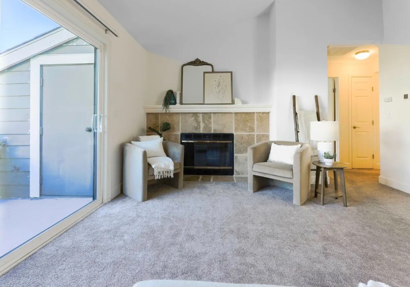 Living Room - 364 Eastridge Dr