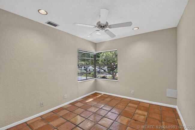 Building Photo - 5451 Verona Dr