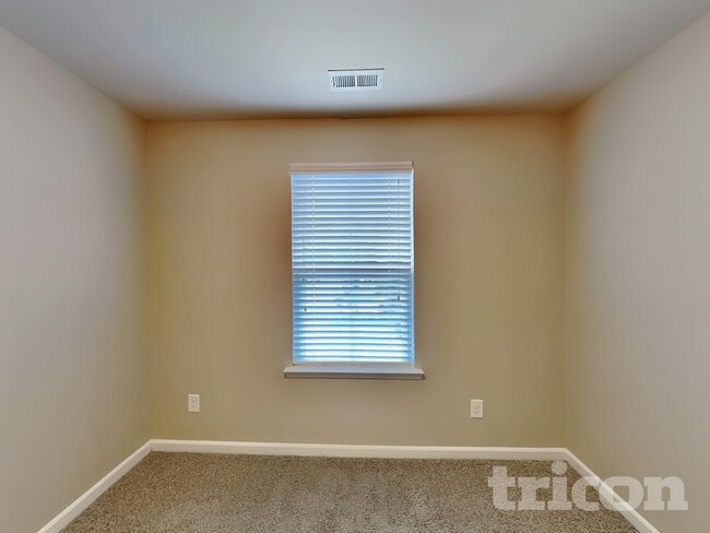 Building Photo - 105 Hickory Station Ln