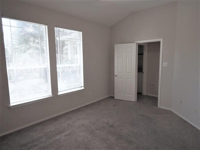 Building Photo - 1705 Honey Creek Ln