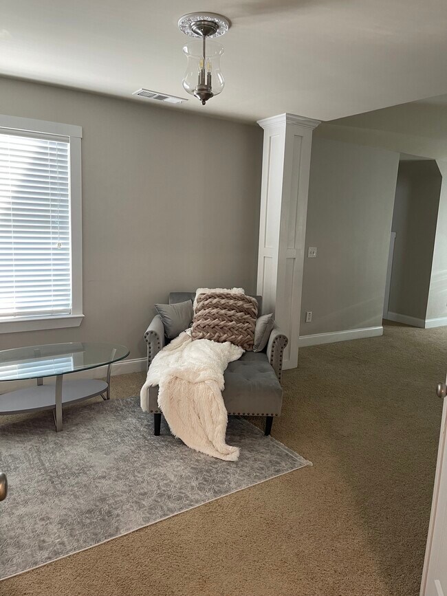 Building Photo - 1423 Kilchis Falls Way