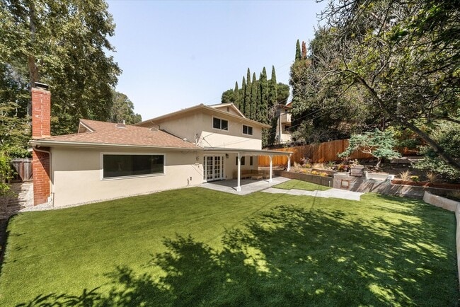 Building Photo - 4935 Cervato Way