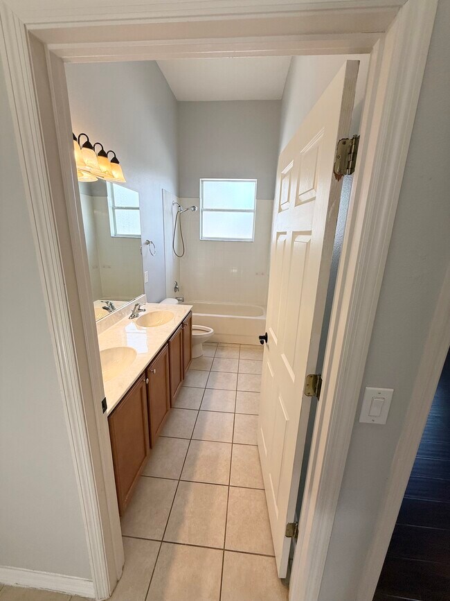 Building Photo - 4420 Harts Cove Way