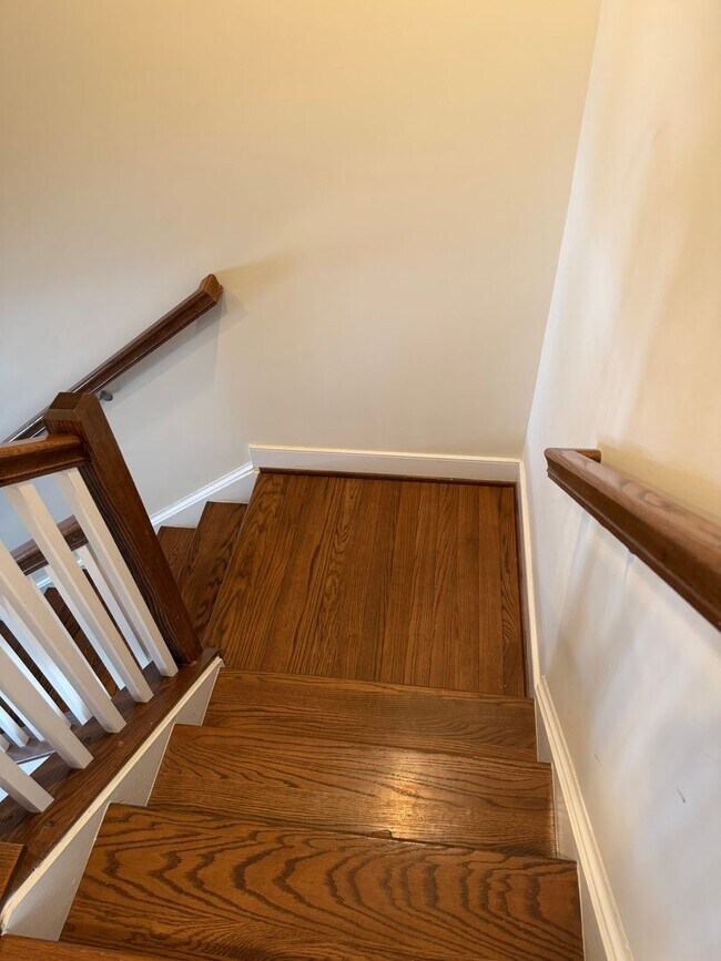 Building Photo - 4 LEVEL TOWNHOUSE WITH 2 CAR GARAGE, WALKING DISTANCE TO DOWNTOWN CROWN