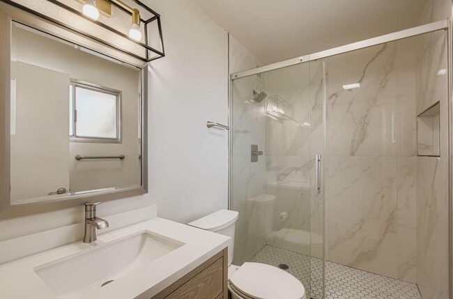 Building Photo - 8731 E Fairmount Ave