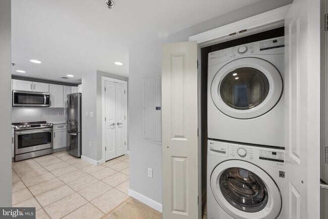 Building Photo - 777 7th St NW