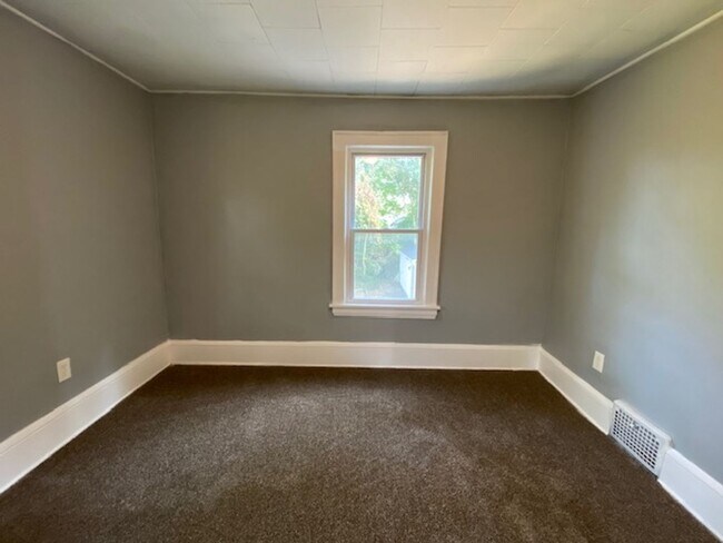 Building Photo - Roomy Goodyear Heights 5-Bed with Finished Attic, Fenced Yard & Garage — Fresh, Bright, Ready for...