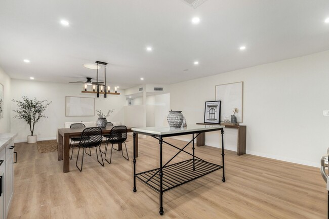 Building Photo - Fully Remodeled 4-Bedroom Home in Prime Gi...