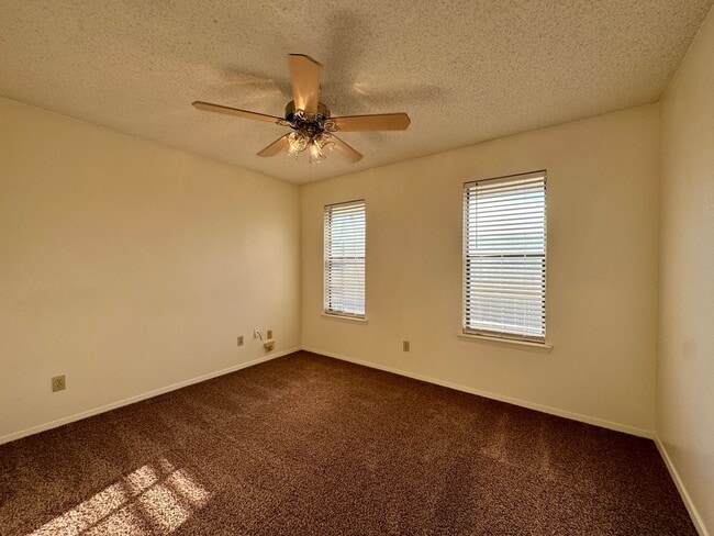 Building Photo - FEEL AT HOME AT LAKE SHORE VILLAS *Upstairs* Leasing Special Available*