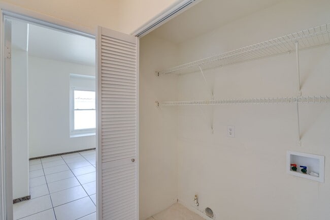 Building Photo - 2 BED 2 BATH CONDO READY FOR MOVE IN!