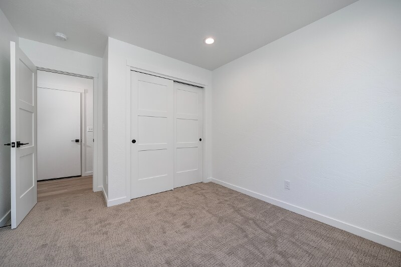 Building Photo - 124 W View Dr