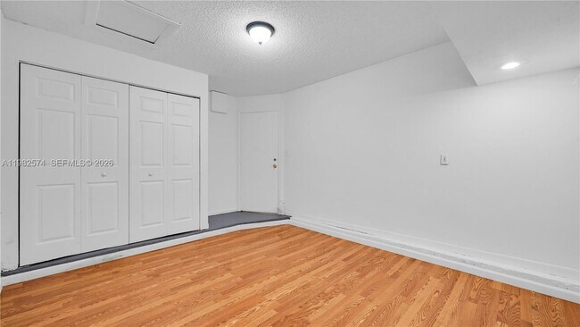 Building Photo - 10583 La Placida Dr