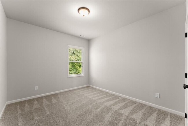 Building Photo - 4656 Silver Oak Dr SW