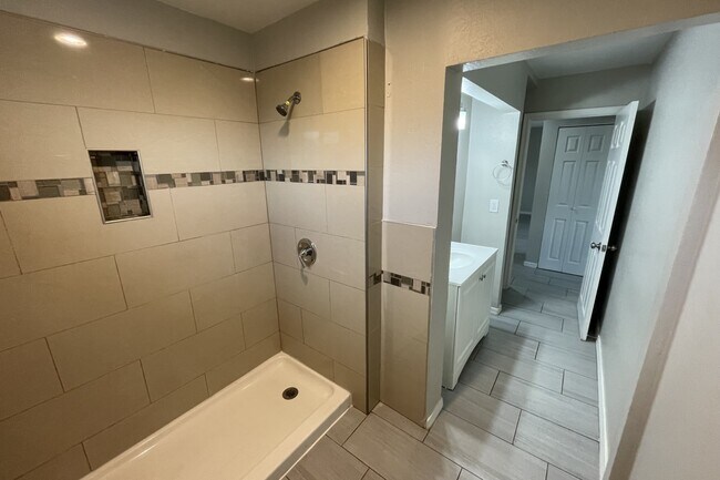 Building Photo - 2204 W Campbell Ave Unit 1