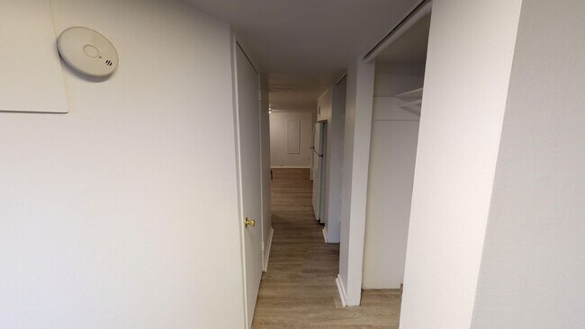 Building Photo - Charming Apartment Near Wash Park