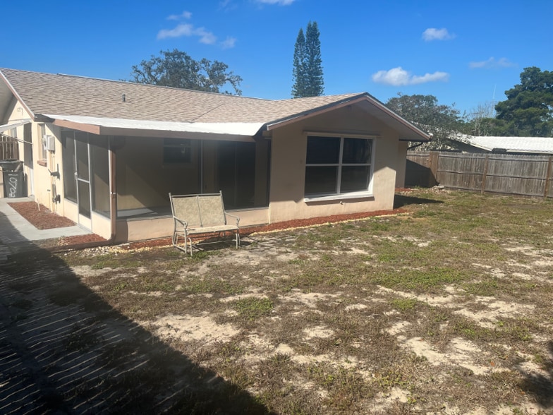 Building Photo - 10702 Laburnum Dr