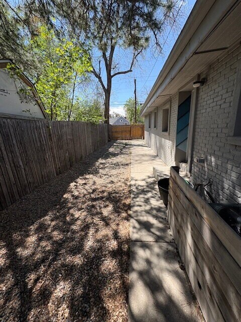Building Photo - Beautiful Ground Level 2 Bedroom in Lakewo...