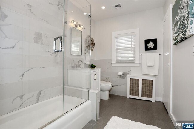 Building Photo - 2 Maysenger Rd