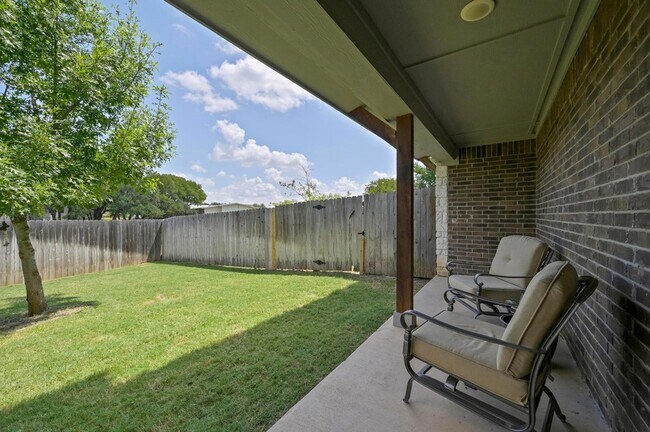 Building Photo - 205 Birch Oak Ln