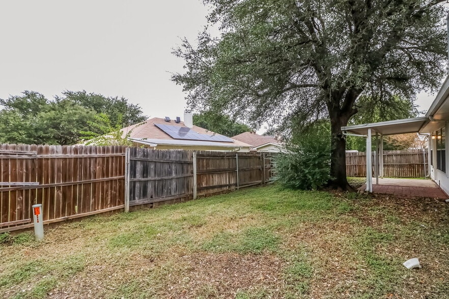 Building Photo - 948 Grand Central Pkwy