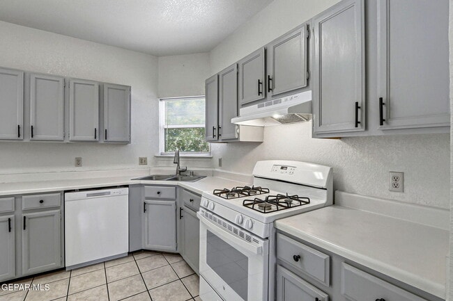 Building Photo - 7765 Dianjou Dr