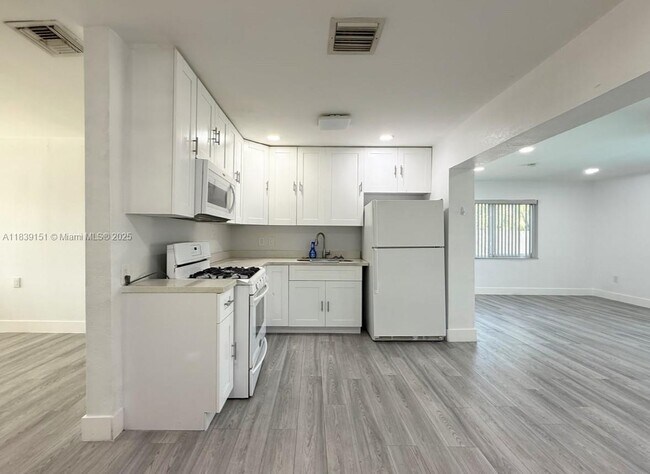 Building Photo - 2135 SW 46th Terrace