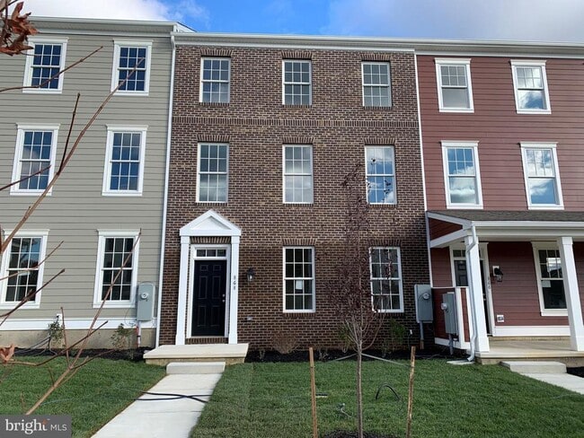 Building Photo - 868 Mapleton Ave