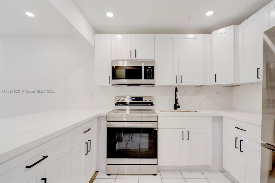Primary Photo - 6095 W 18th Ave