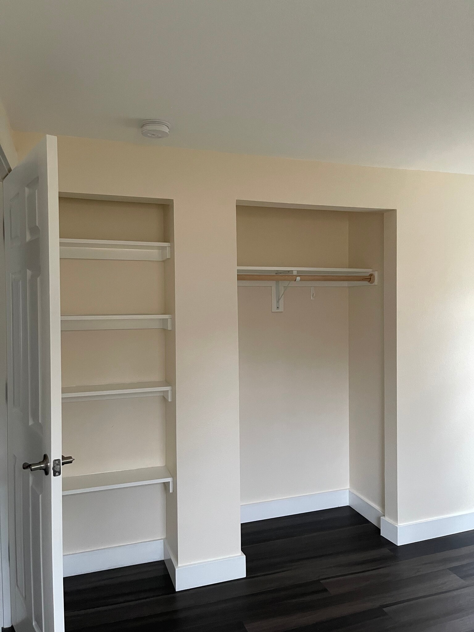 Building Photo - 255 Southview Pl S