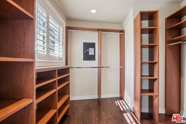 Building Photo - 2411 Mt Olympus Dr