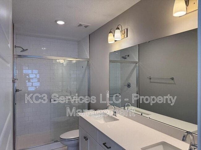 Building Photo - 2026 SW Holdbrooks Dr