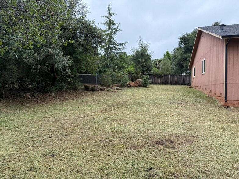Building Photo - 16656 Pinecrest Ct