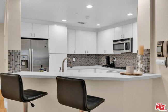 Building Photo - 12000 Goshen Ave