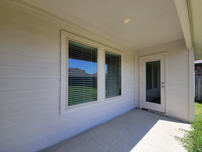 Building Photo - 21344 Pne Ml Dr