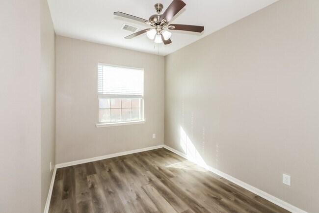 Building Photo - 339 Sea Breeze Dr