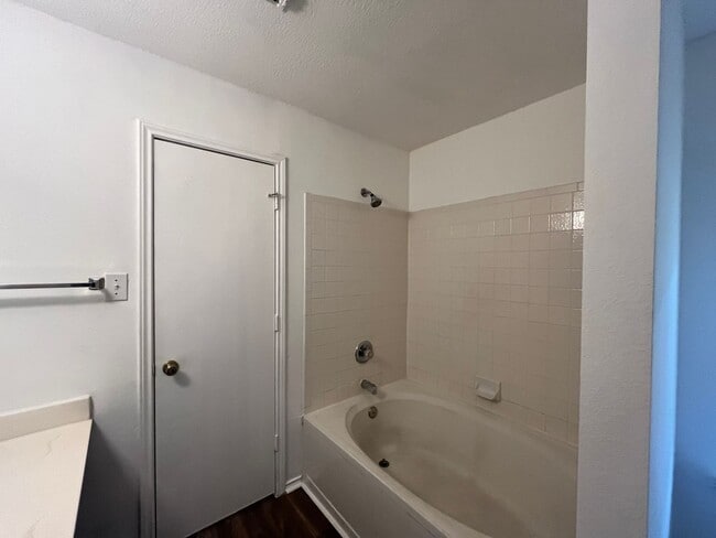 Building Photo - 8419 Manderly Pl