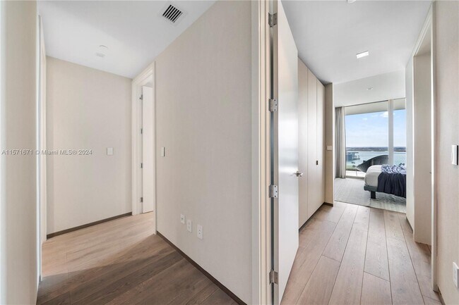 Building Photo - 10203 Collins Ave