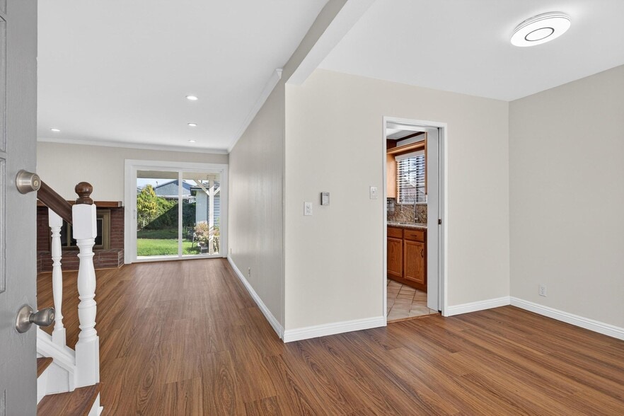 Building Photo - 15202 Florwood Ave