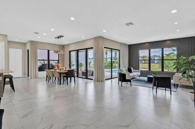 Building Photo - 8239 Oceanus Dr