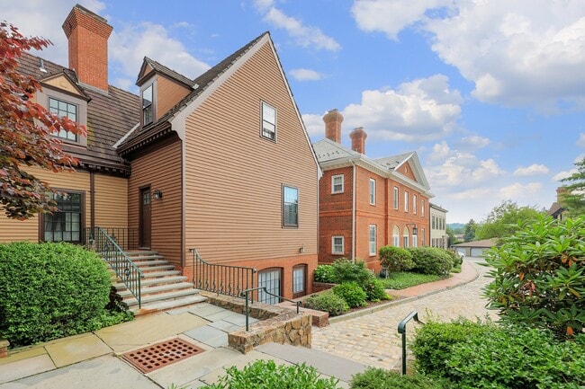 Building Photo - 39 Murray Hill Square