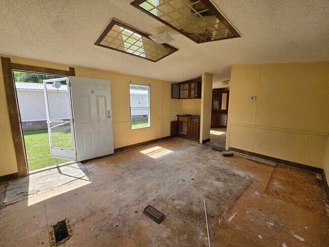 Building Photo - 2115 Cattail Cir