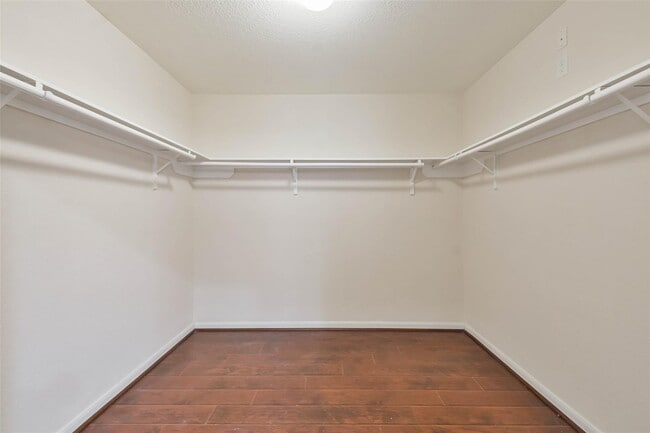 Building Photo - 7718 Shavano Ln