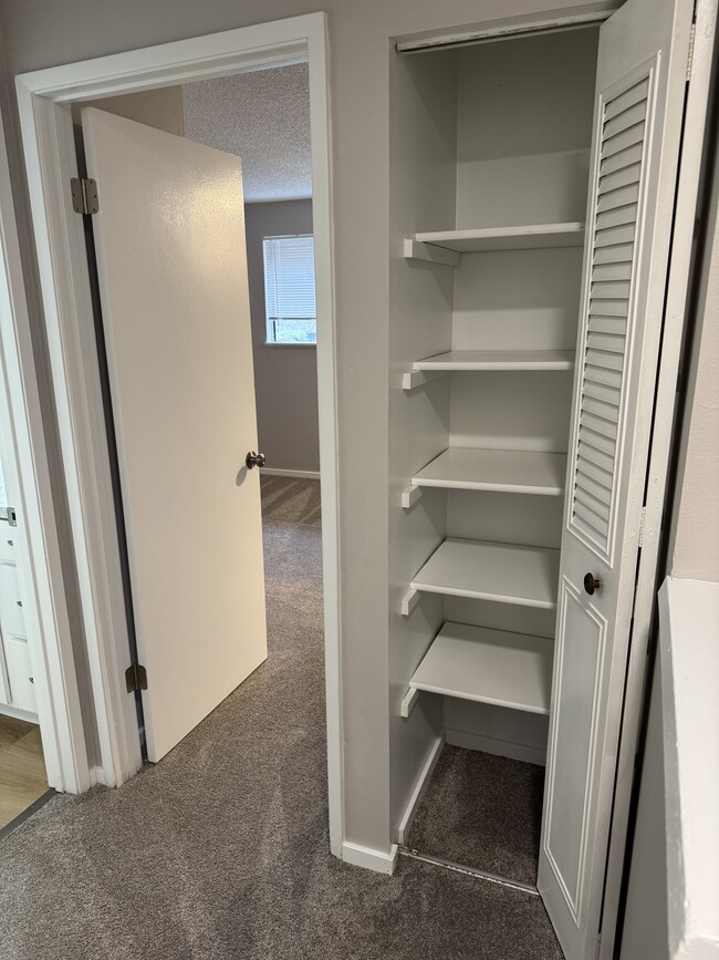 Building Photo - Fully renovated 2 bedroom, 1.5 bath apartment available with Separate Garage!  Updated Kitchen wi...