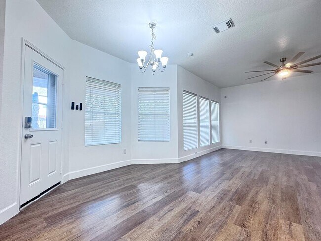 Building Photo - 15503 Hickory Dale St