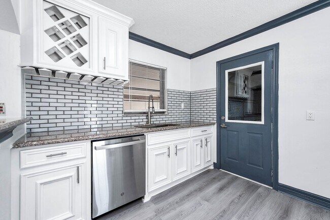 Building Photo - 8903 Sultan Dr